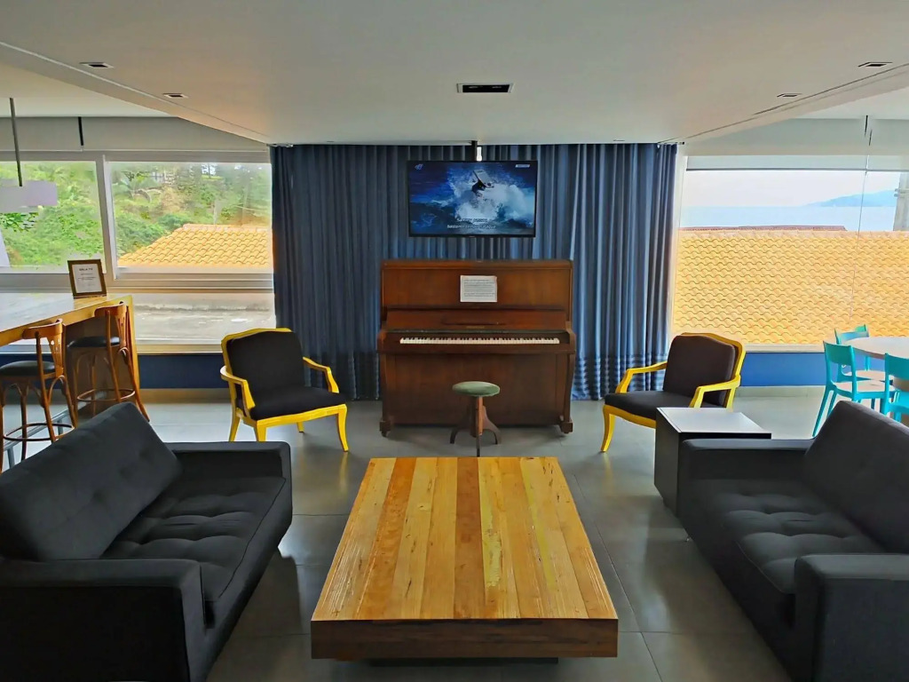 Cris Hotel
