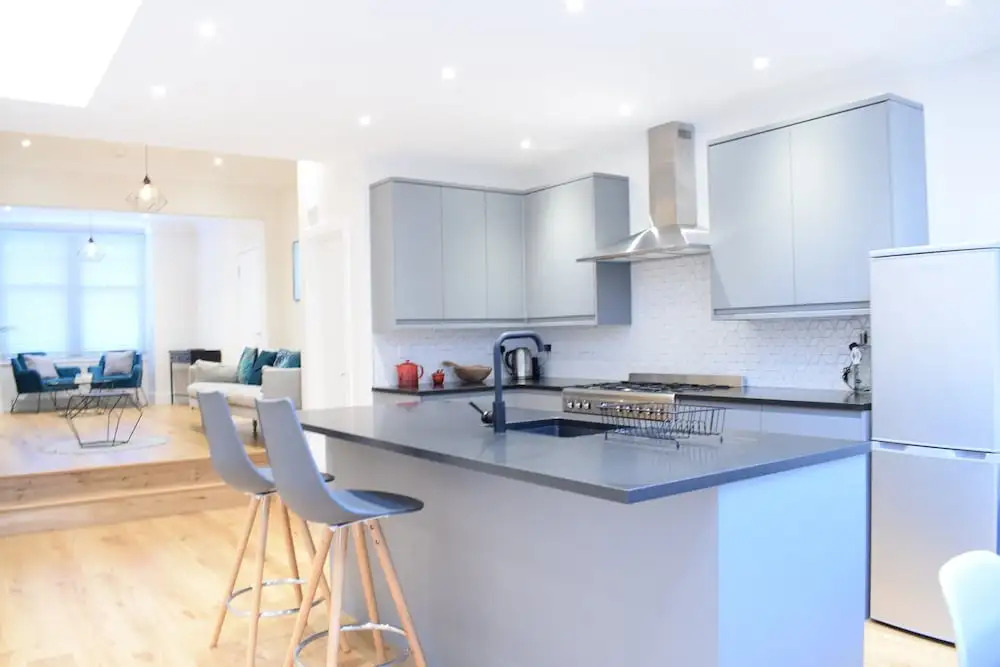 3 Bedroom Garden House in Earlsfield
