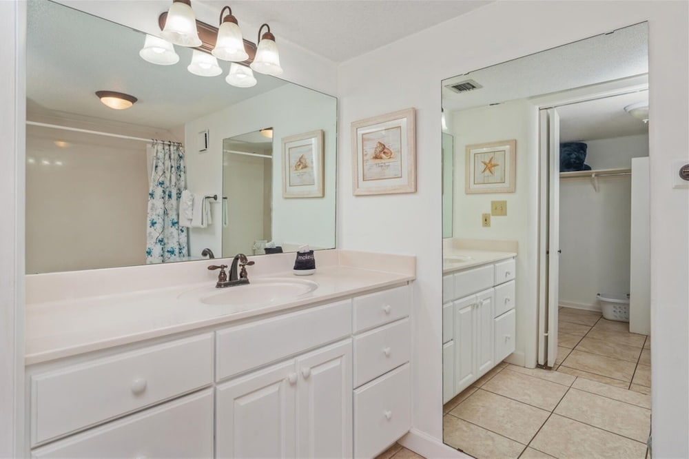 Shoreline Towers 2042 2 Bedroom Condo