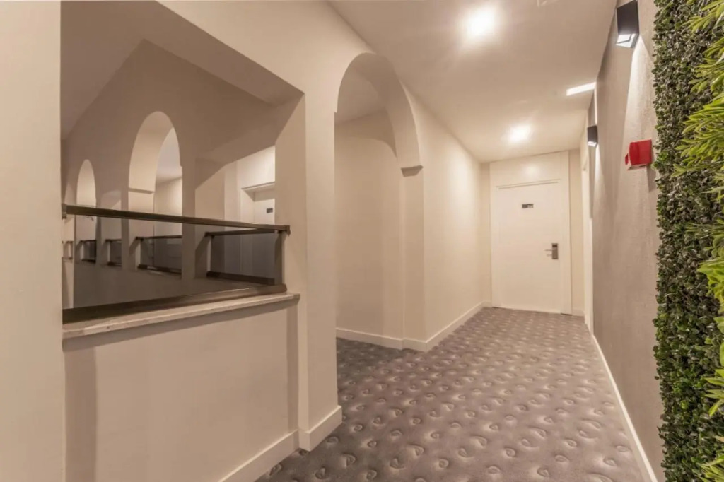 Tema 242 Hotel