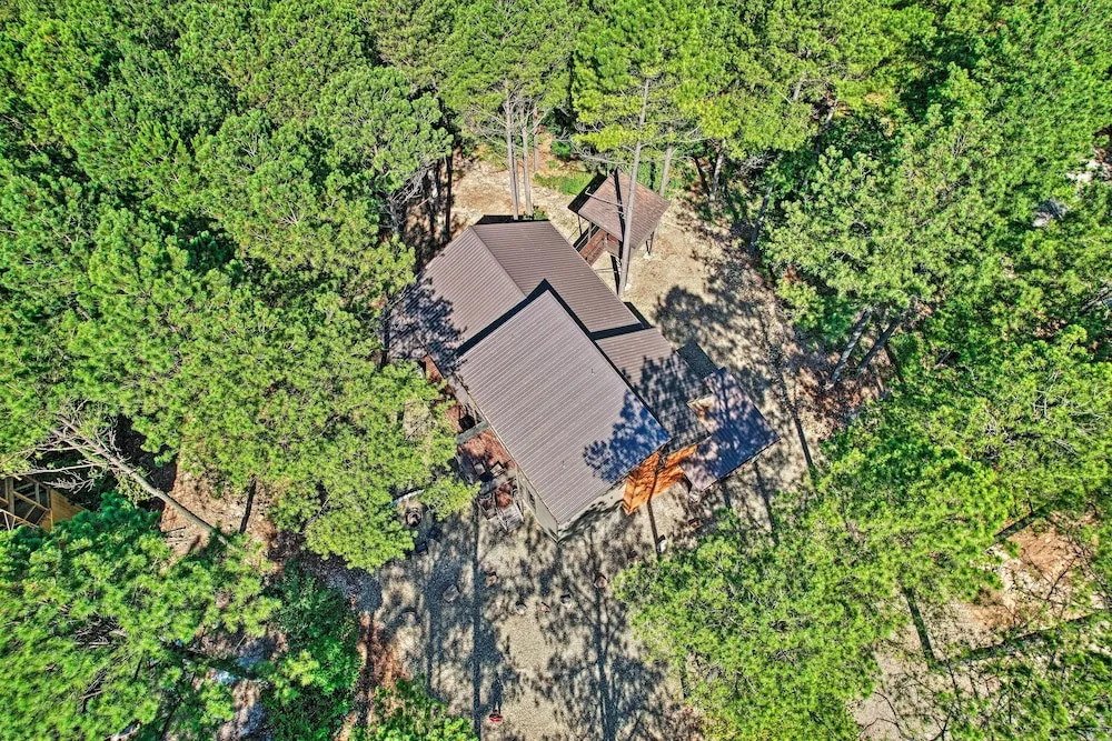 Broken Bow Cabin < 9 Mi to Choctaw Landing Casino