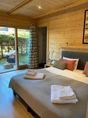 Chalet Isabelle Mountain lodge 5 star 5 bedroom en suite sauna jacuzzi