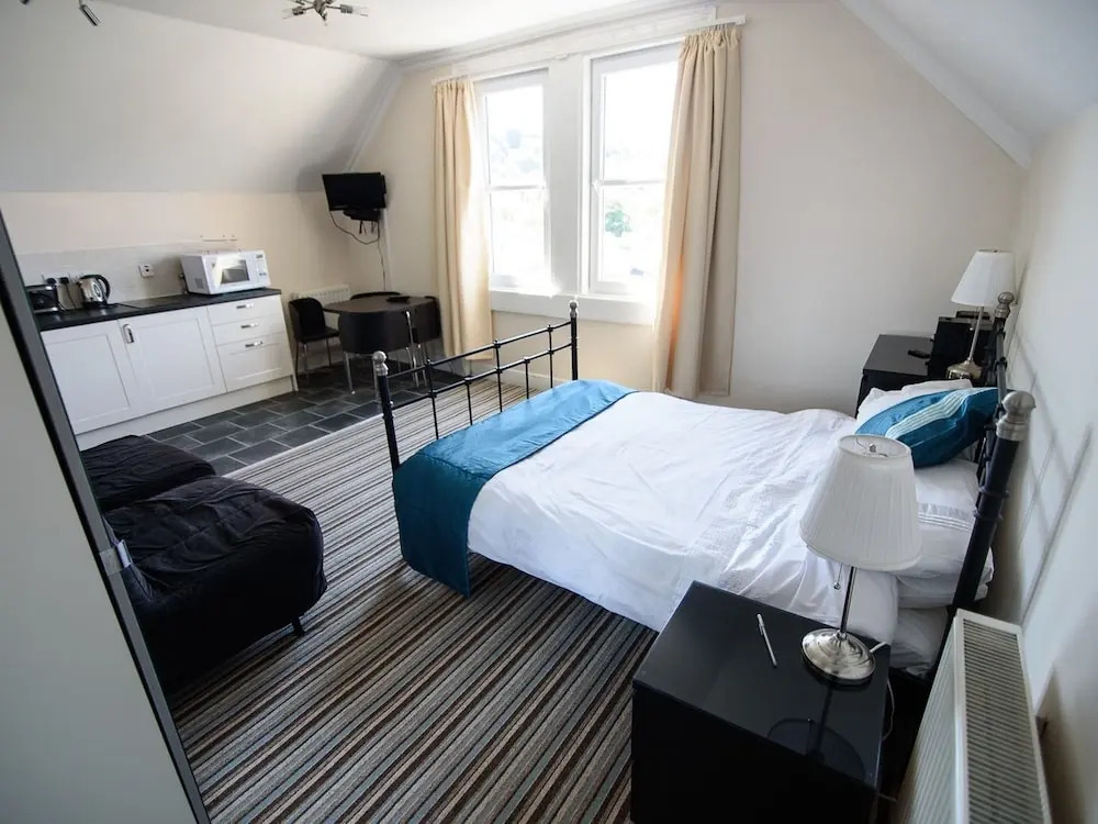 10 Lime Grove