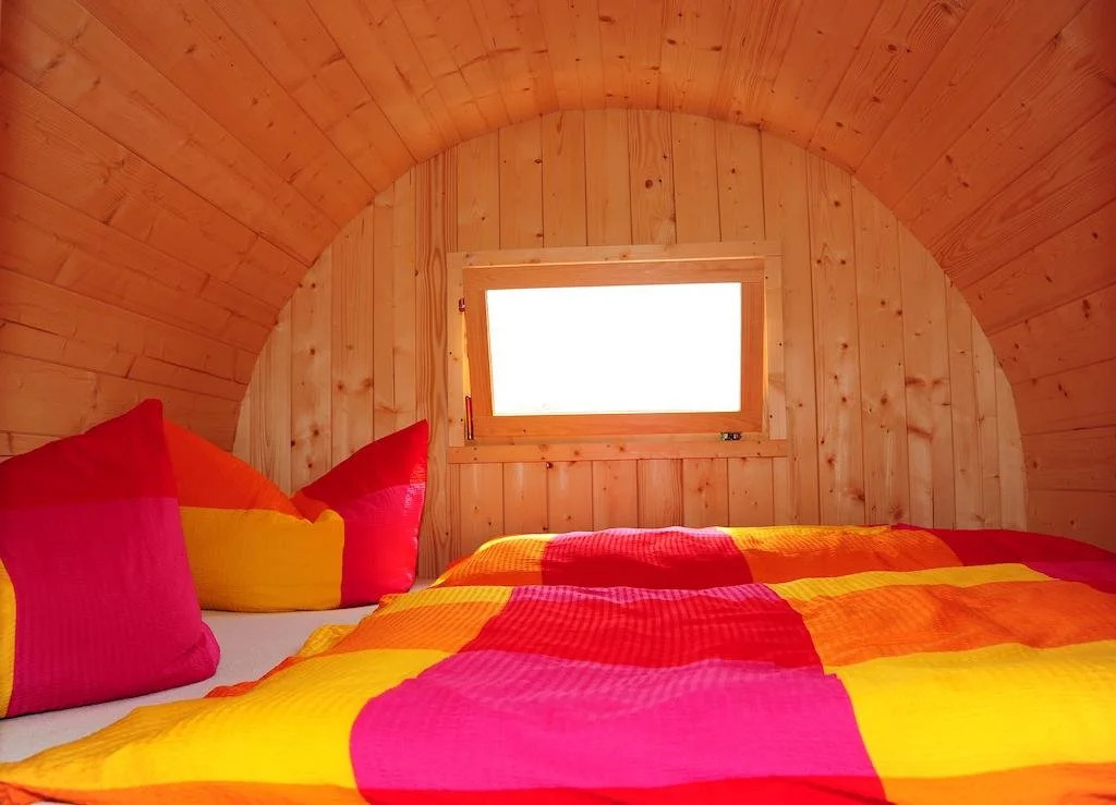 Mini Hotel Übernachten Im Gurkenfass