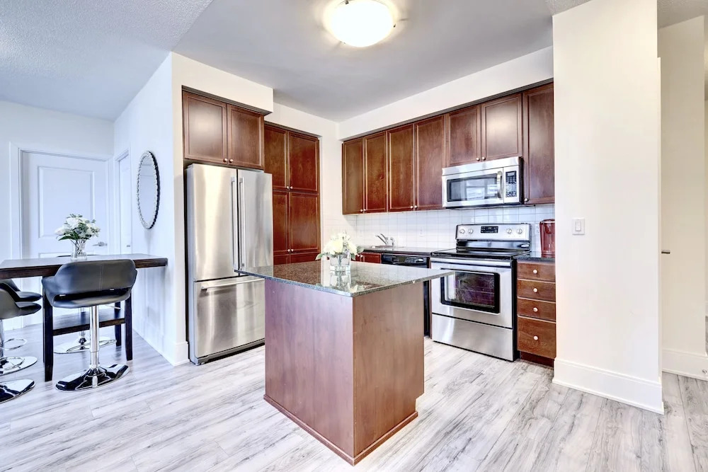 Grand Royal Condos -Mississauga SQ One