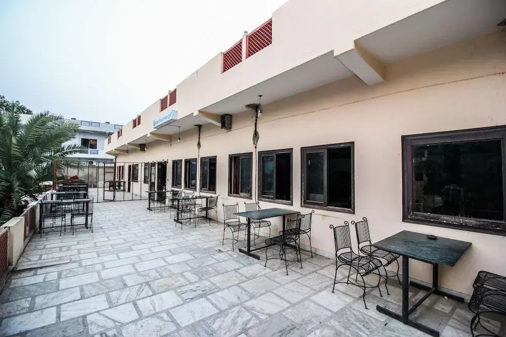 OYO Flagship 22531 C Scheme Ashok Nagar