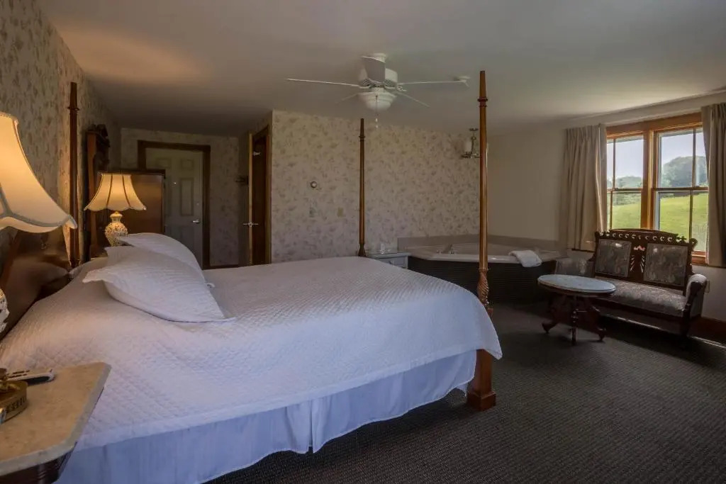 Rose Farm Inn