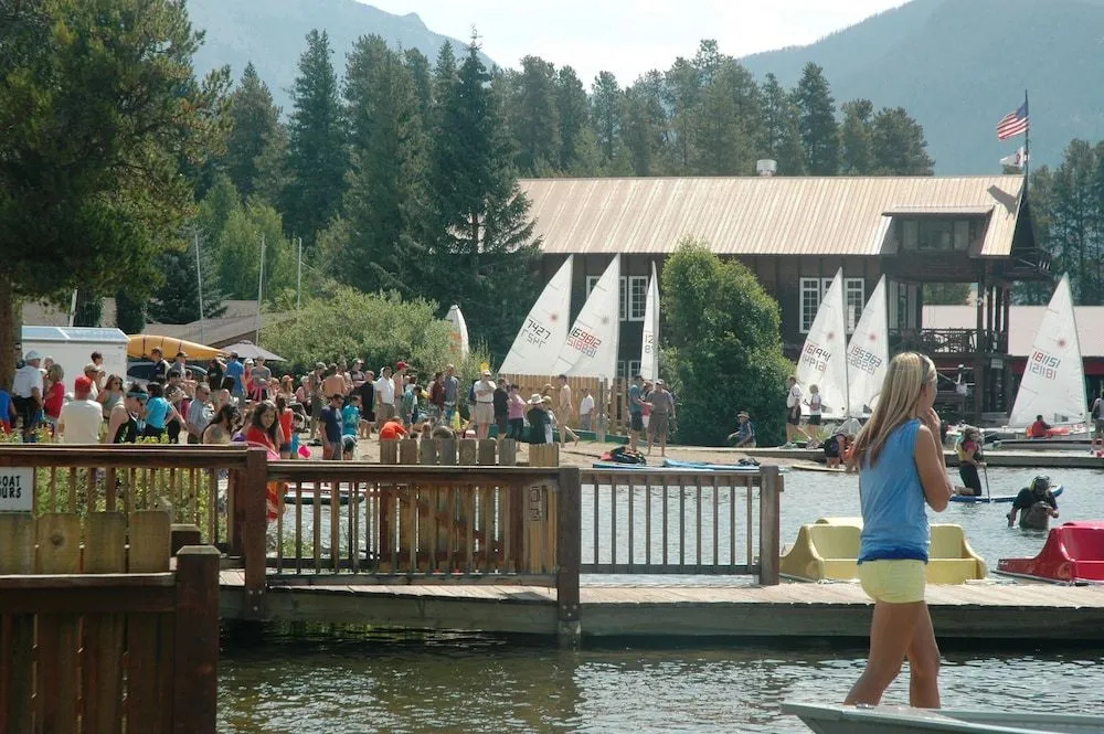 Western Riviera Lakeside Lodging