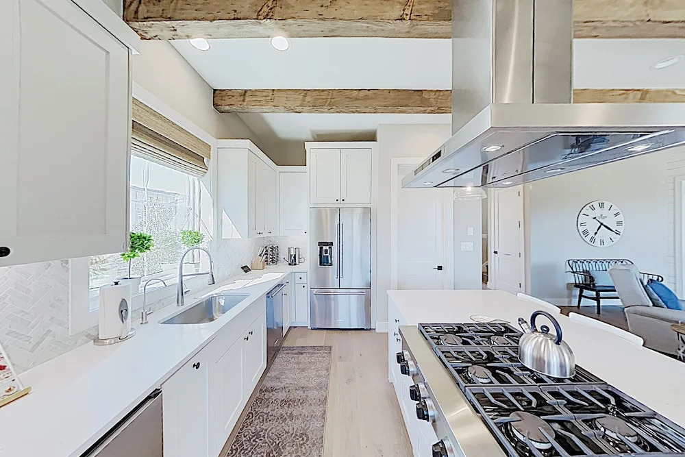 Dreamy Lake Travis W/ Swim Park & Marina 3 Bedroom Home