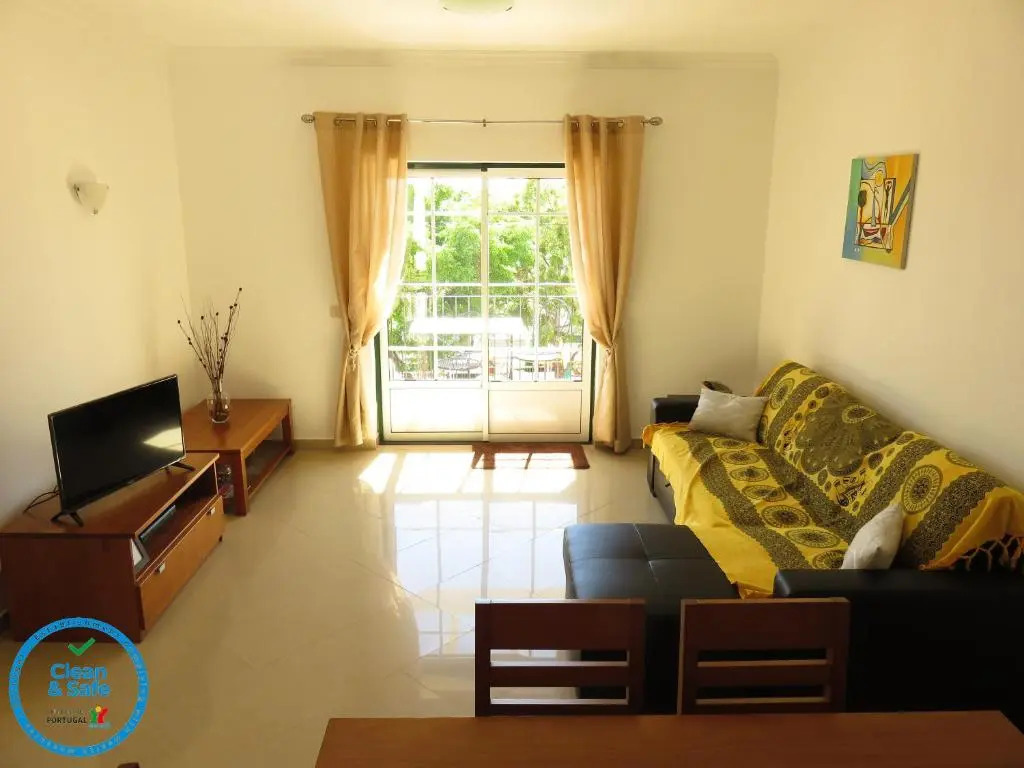 Apartamento T1 com vista mar perto da Praia N.ª Sra. da Rocha