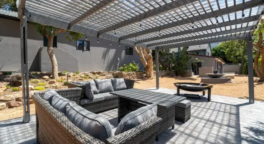Hout Bay Gem - Elise Way