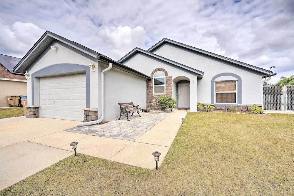 Kissimmee Retreat w/ Private Basketball Court!