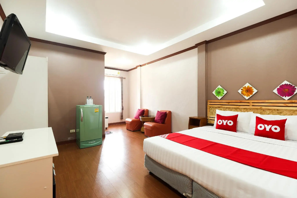 OYO 359 Golden Nakara Place (Vaccinated Staff)