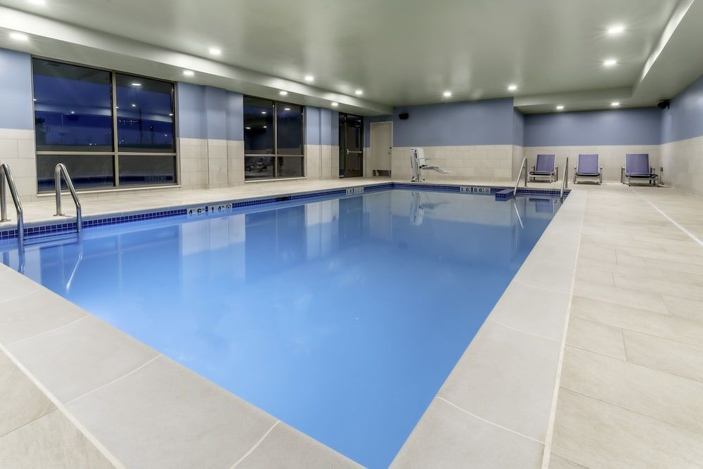 Holiday Inn Express & Suites - Milwaukee West Allis by IHG