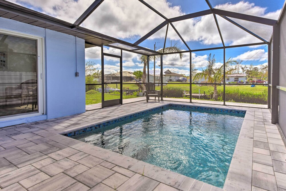 Englewood Escape w/ Screened-In Pool & Grill