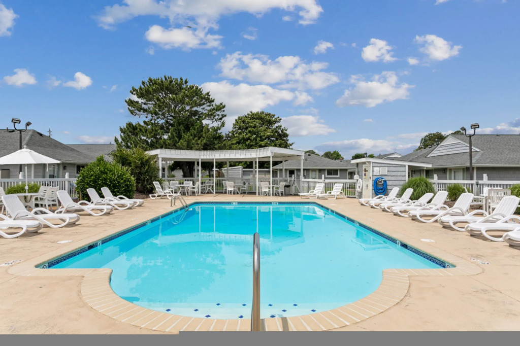 Beautiful Sea Gem - Condo 1 4 mi From Beach w Pool