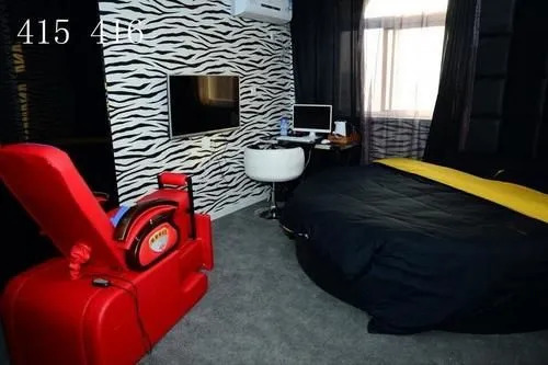 Yuhao Theme Hotel (Dongying Baolong City Plaza)