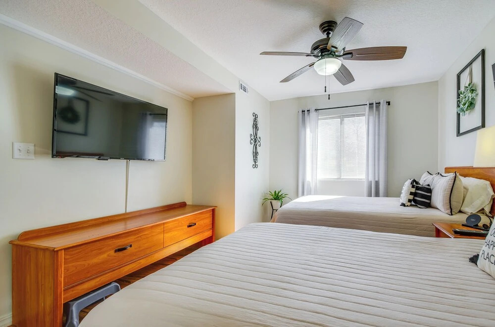 Ozarks Vacation Rental Condo w/ Lake View!
