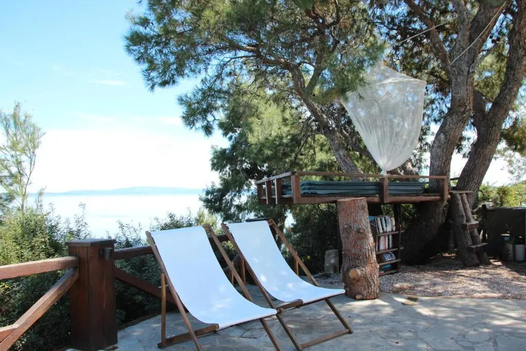 Heos Apartments & Studios