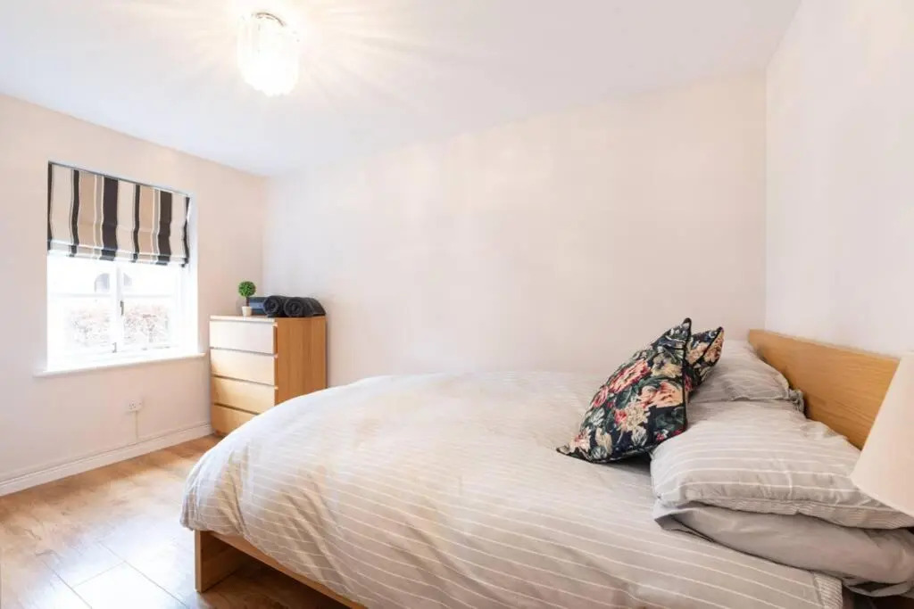 Burlington Place, Shrewsbury. 2 bedroom, private parking, 5 minutes from town