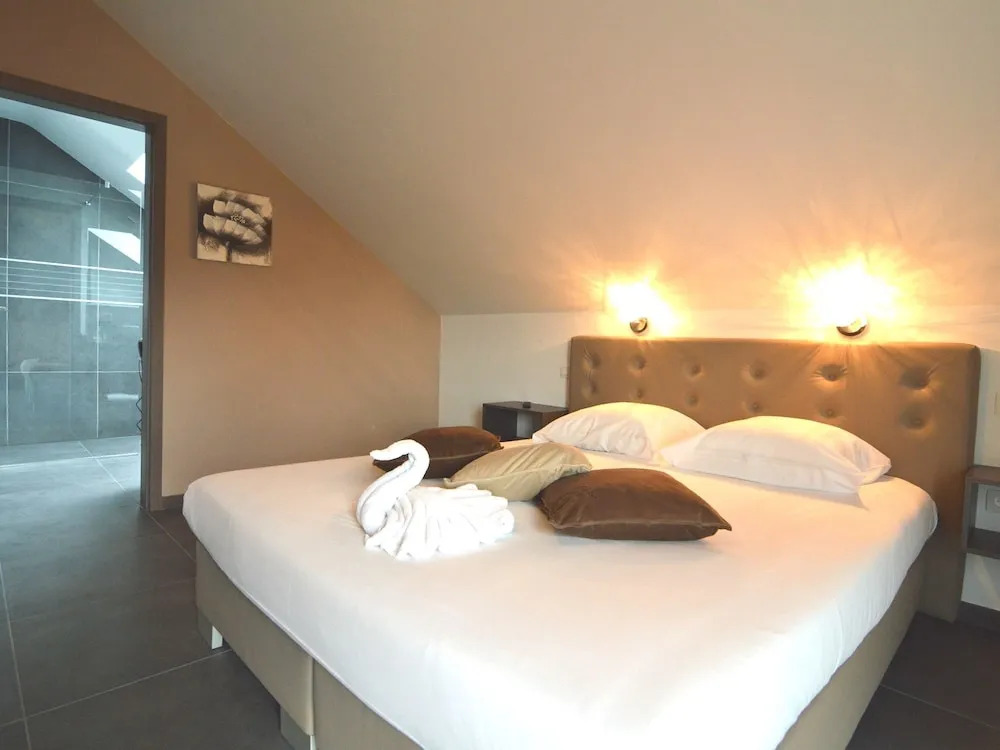 Lavish Villa in Malmedy with Heated Pool, Hot Tub, Infrared Sauna