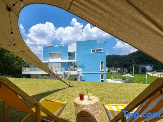 Blue House Country Hotel