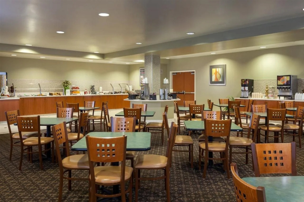 Desert Palms Hotel & Suites Anaheim Resort