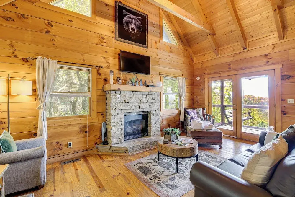 Mountain-view Deck Oasis: Cabin Near Attractions