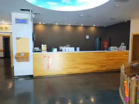 7 Days Premium Hotel (Dalian Airport Walmart Food Street)