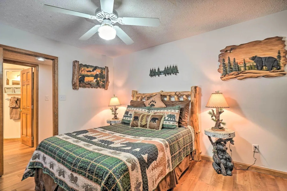 Picturesque Pigeon Forge Cabin w/ Mountain Views