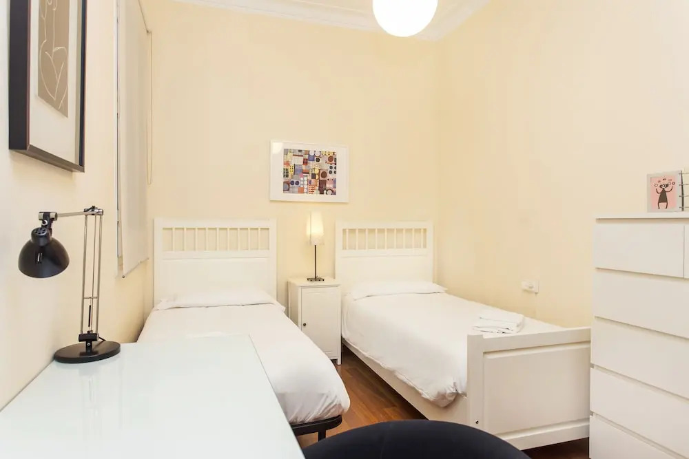 1402 - Elegant City Centre Apartment