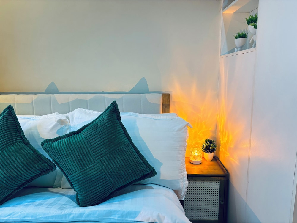 Smart Stay 2600 - North Cambridge Condo