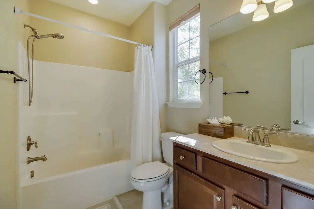 Desirable Reno Apartment: 15 Mi to Ski Slopes!