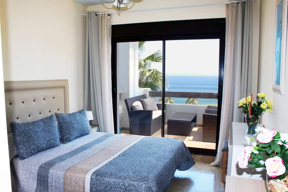 2 bedrooms apartment with sea view