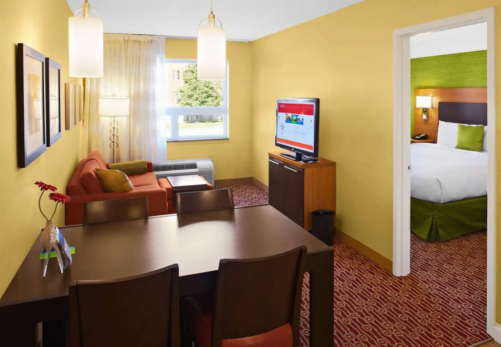 TownePlace Suites by Marriott Mississauga-Airport Corporate Centre
