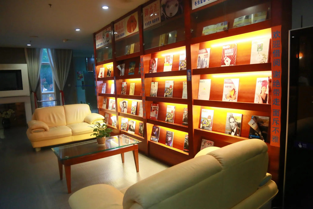 Chicago Suites International Hotel