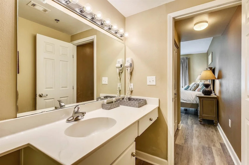 Shores Of Panama 314 - 1 Bd+bunks, Sleeps 6. Same Level Parking, Free Fun! 1 Bedroom Condo by RedAwning