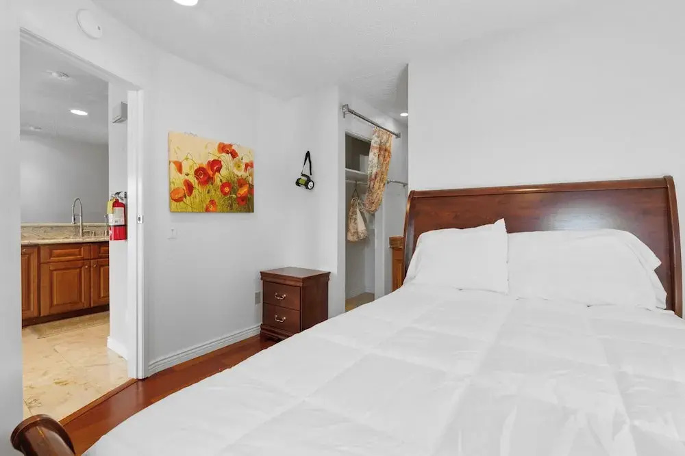 Lakeview Condo