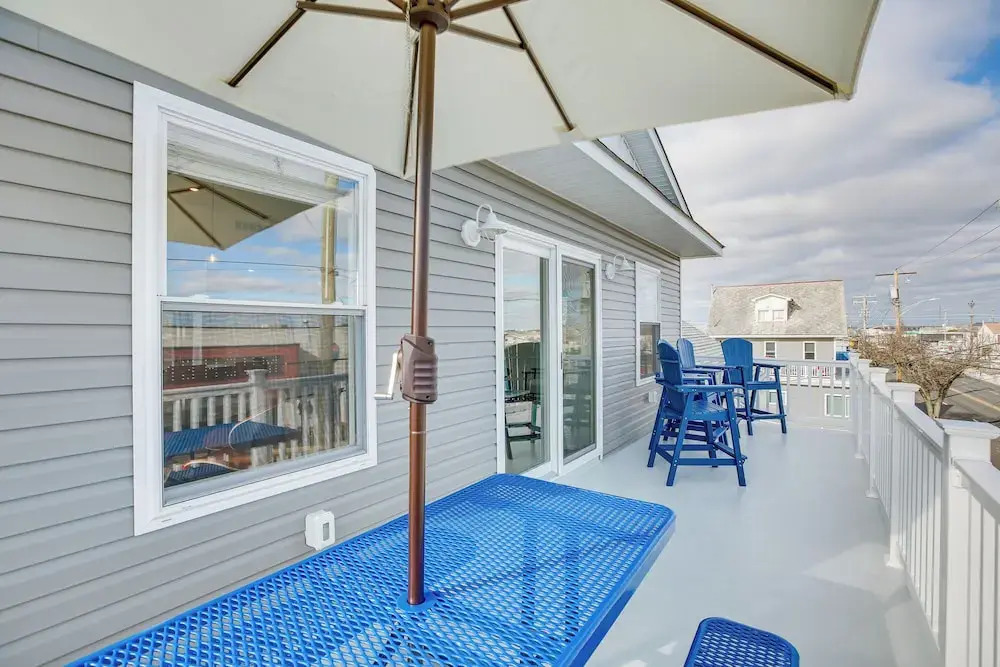 Spacious Wildwood Condo: Walk to Beach!