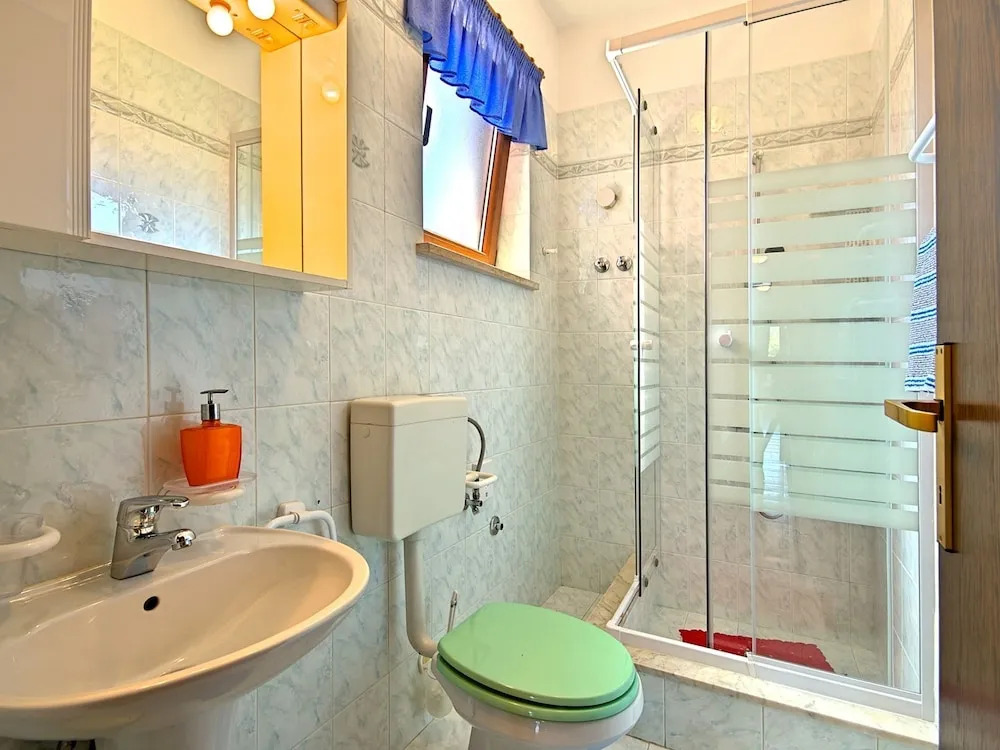 Spacious Villa for 12 Persons With Private Pool Near Rovinj and the Beach