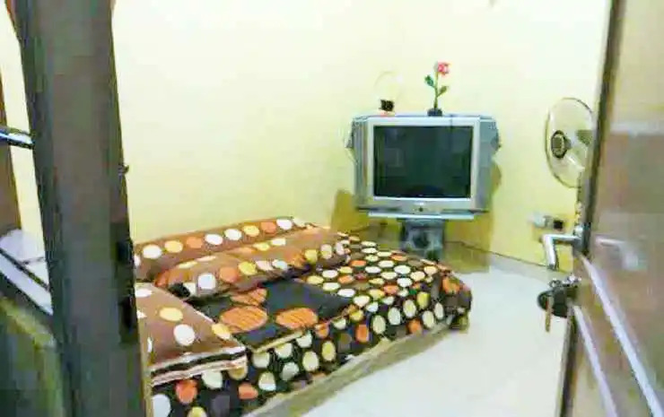Comfort Room near Stasiun Lempuyangan at Wisma Bu Yanti 1