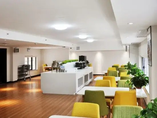 GreenTree Inn Express Hotel (Fuyang Shuangqingwan Park Branch)