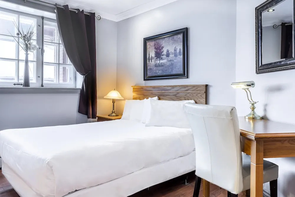 Hotel Louisbourg