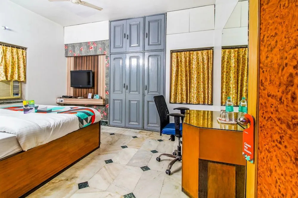FabExpress Sataksi Guest House