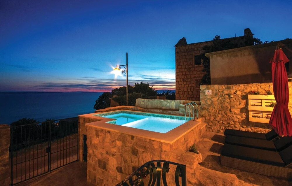 Beautiful Home in Podstrana With Wifi and 3 Bedrooms