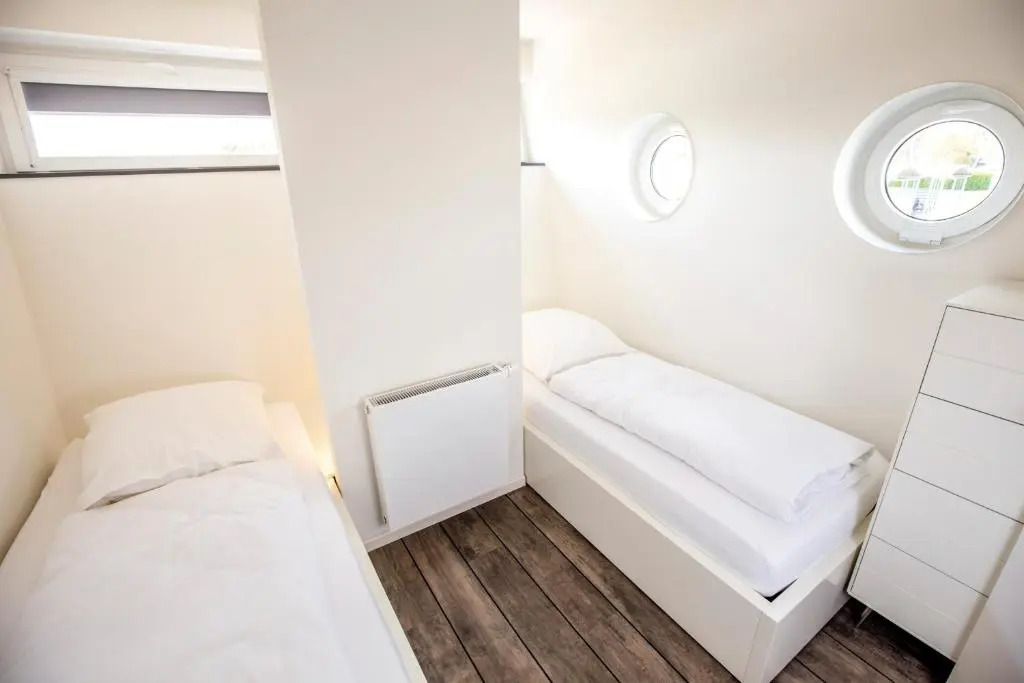 KYST 5410 Floating Home 2