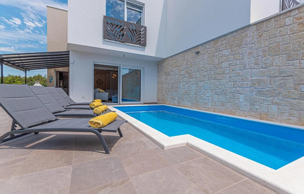 Beautiful Home in Srima With Outdoor Swimming Pool, Wifi and 3 Bedrooms