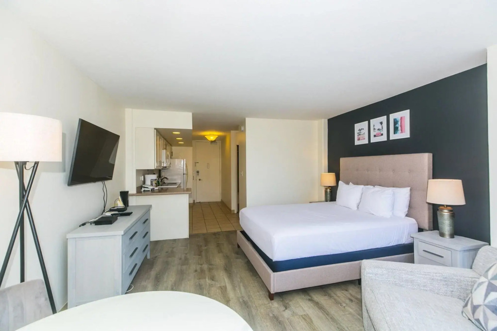 Ilikai Marina 1783 Condo - One Bedroom, Full Kitchen & Free Wifi by RedAwning