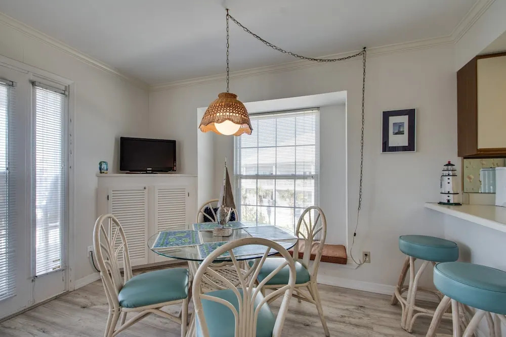 Summer Breeze 312 1 Bedroom Condo by RedAwning