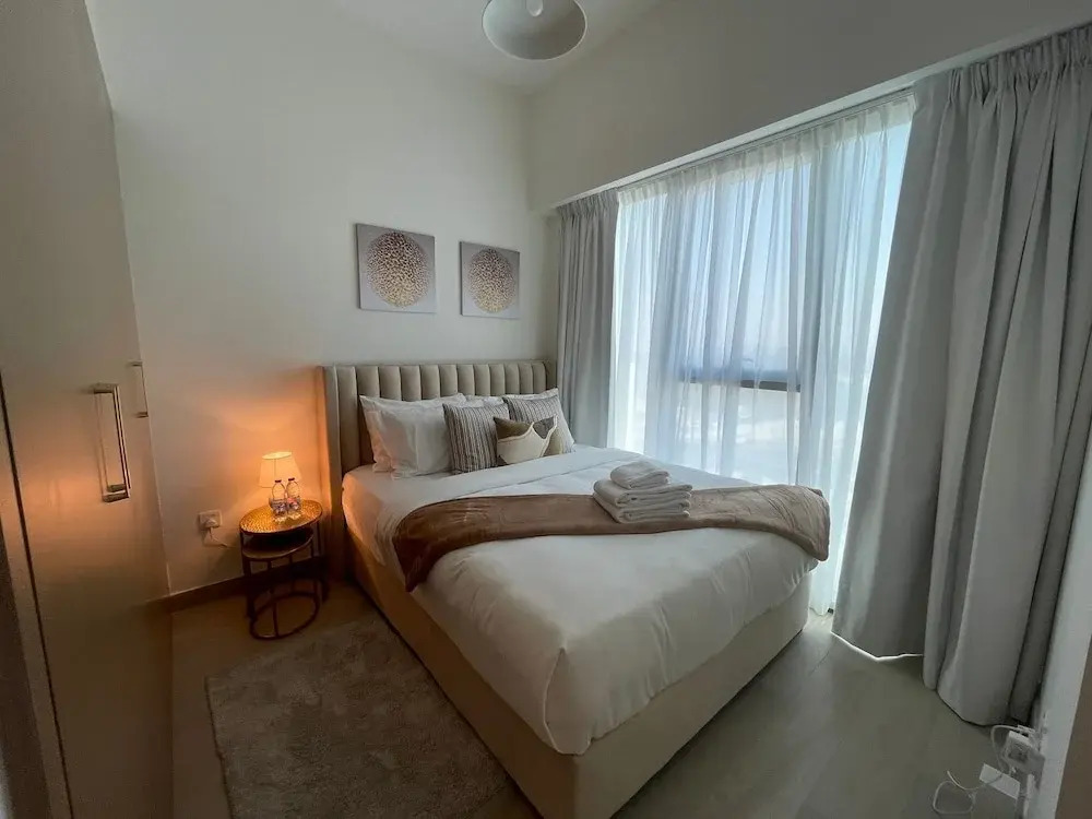 Azizi 1 BR Greek Views - 360 vacation